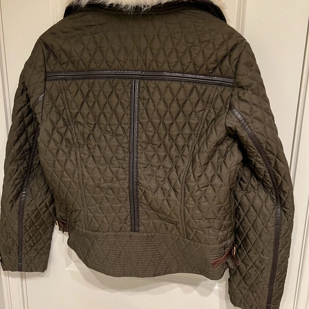 Burberry Olive Quilted Bomber Jacket with Cream Collar - Picture 5 of 7
